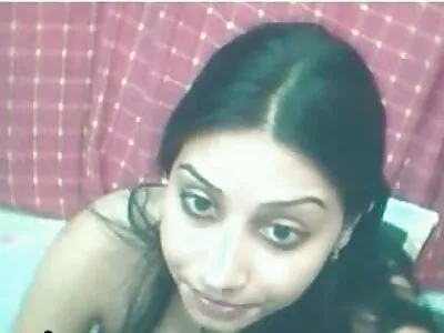 شیشے والی لڑکی ڈک کو چوس رہی ہے۔