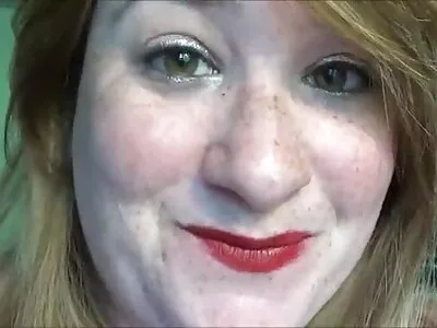 شہوانی، شہوت انگیز brunette blowjob کرتا ہے اور ڈک چاٹتا ہے