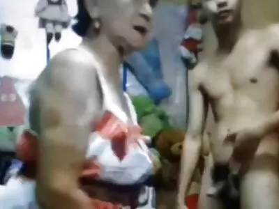 کالج کے بچے کو ڈک کی ضرورت ہے۔