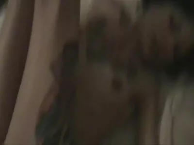 منڈوا بلی کے ساتھ ایک گرم brunette اتارنا fucking