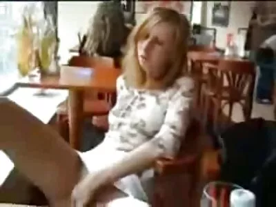 ایک قسم کی brunette GF نے گہرائی سے مارا۔