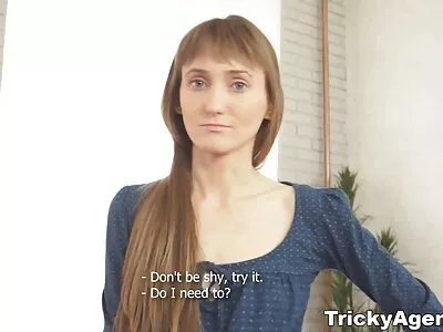 خوبصورت سنہرے بالوں والی ، بیوی ایک شہوت انگیز blowjob اور منہ cumshot ، مقدس بھاڑ میں جاؤ!