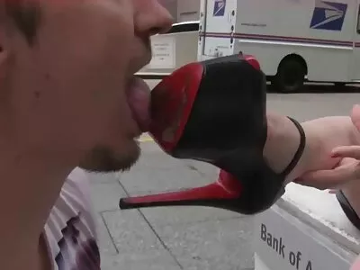 پیسے کے لئے گرم، شہوت انگیز slut اتارنے!