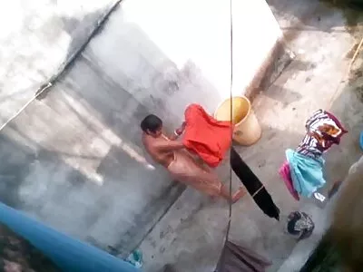 ایک ہم جنس پرست slut اس کے پچھواڑے میں fucked ہے